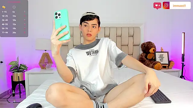 Maxi little online show from November 22, 2025, 8:51 pm