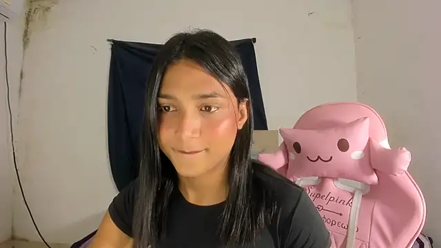 Snapshot of Miss_noah18 chatting on October 26, 2025, 4:40 pm Miss noah18 online show from October 26, 2025, 4:40 pm