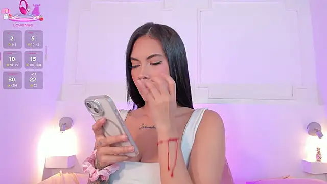 VenusEvans1 online show from November 29, 2025, 3:23 pm