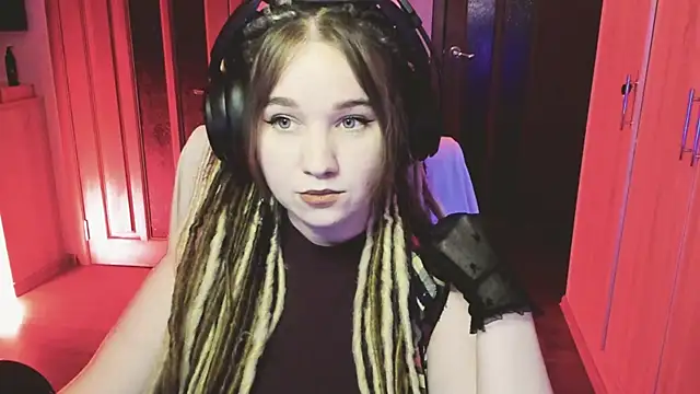 Snapshot of nerdymuse chatting on January 1, 2025, 9:41 pm nerdymuse online show from January 1, 2025, 9:41 pm