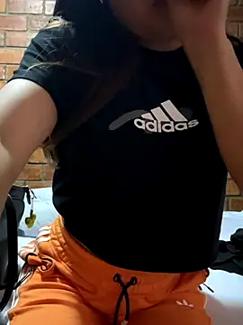 Snapshot of lunagonzales_lima_2007 chatting on November 22, 2025, 2:32 am lunagonzales lima 2007 online show from November 22, 2025, 2:32 am