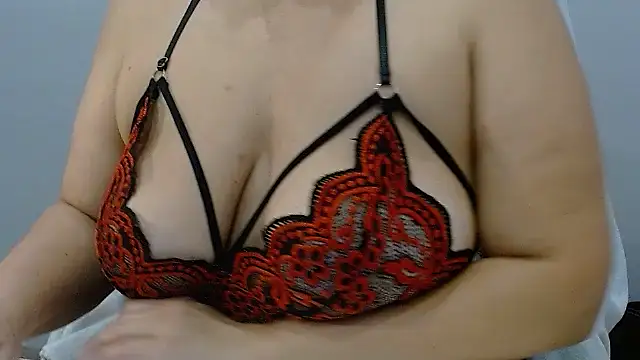 Snapshot of Betty2u chatting on October 24, 2025, 6:56 am Betty2u online show from October 24, 2025, 6:56 am