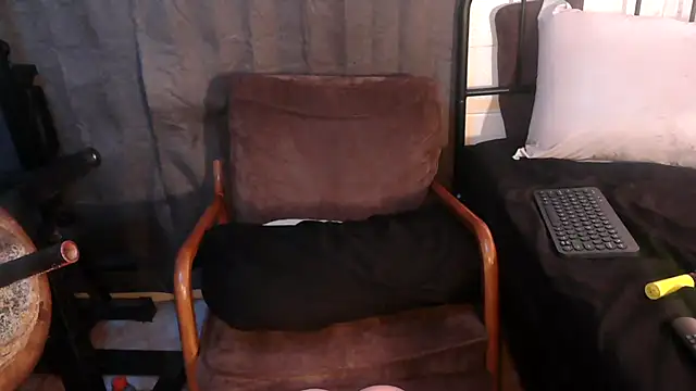 Snapshot of k1oudE chatting on May 29, 2026, 5:19 pm k1oudE online show from May 29, 2026, 5:19 pm