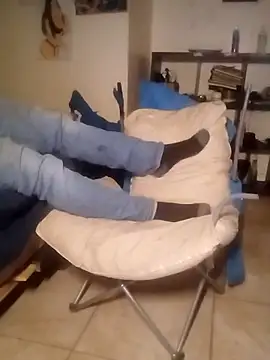 k1oudE online show from November 5, 2025, 3:48 pm