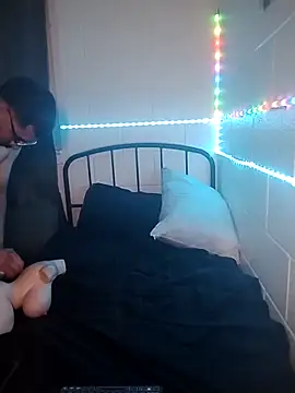 Snapshot of k1oudE chatting on April 1, 2026, 11:55 am k1oudE online show from April 1, 2026, 11:55 am