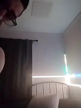 Snapshot of k1oudE chatting on April 4, 2026, 12:12 pm k1oudE online show from April 4, 2026, 12:12 pm