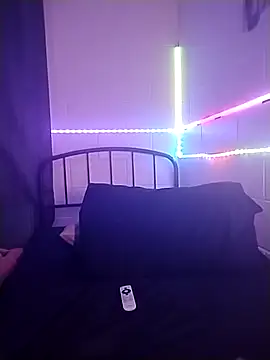 Snapshot of k1oudE chatting on April 5, 2026, 6:36 pm k1oudE online show from April 5, 2026, 6:36 pm