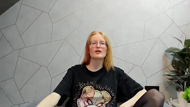 ElizabethHarpper online show from February 13, 2025, 8:27 am