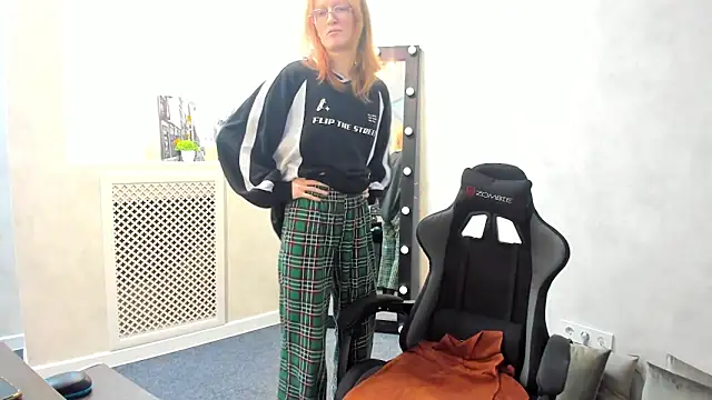 ElizabethHarpper online show from January 31, 2025, 8:11 am