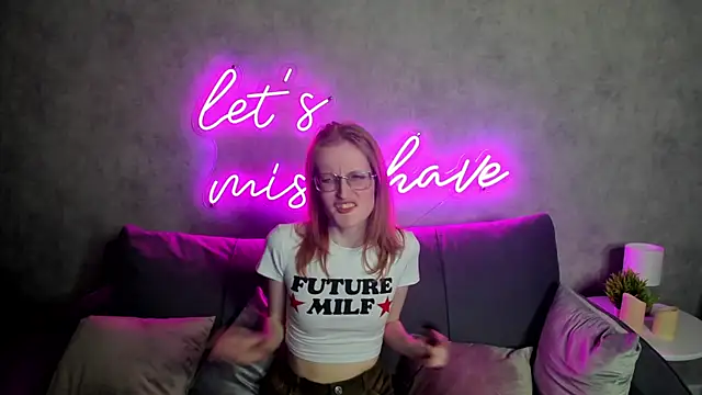 ElizabethHarpper online show from February 1, 2025, 2:13 pm