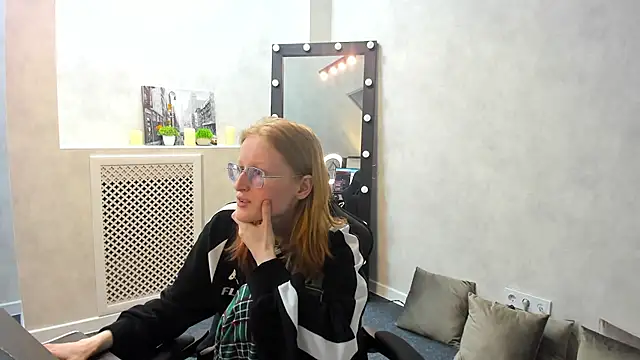 ElizabethHarpper online show from January 31, 2025, 11:13 am