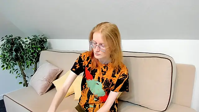 ElizabethHarpper online show from February 11, 2025, 8:05 am