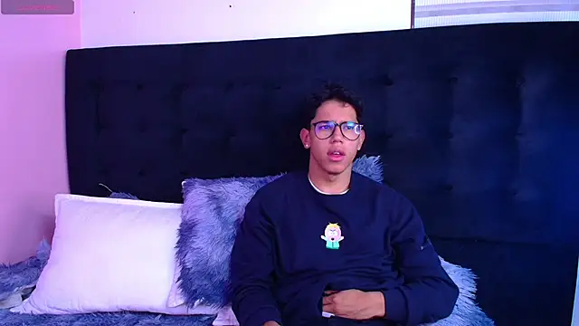 Snapshot of RyanPricee chatting on November 30, 2025, 4:13 am RyanPricee online show from November 30, 2025, 4:13 am