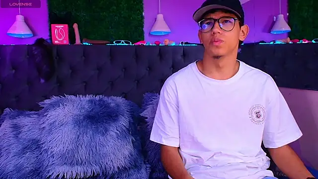 RyanPricee online show from April 17, 2026, 3:53 am