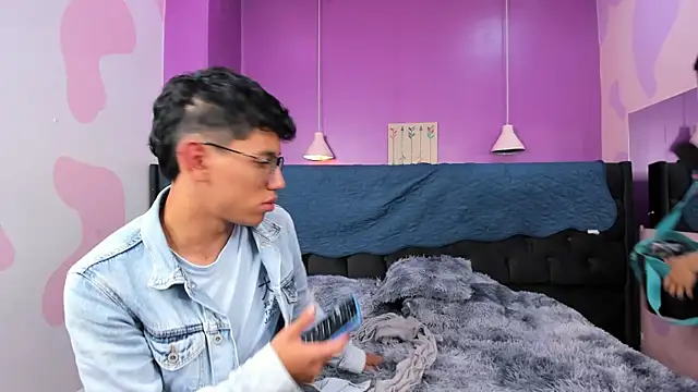 Snapshot of RyanPricee chatting on March 23, 2025, 3:43 am RyanPricee online show from March 23, 2025, 3:43 am