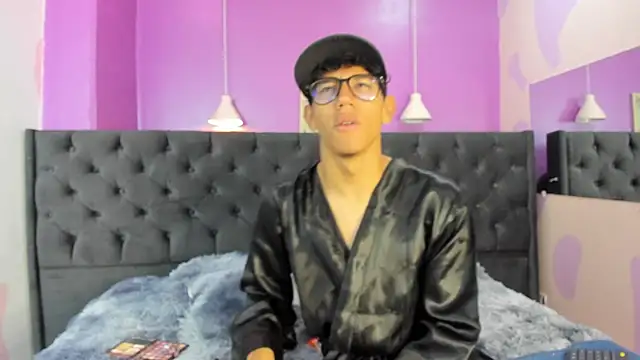 Snapshot of RyanPricee chatting on March 5, 2025, 8:32 am RyanPricee online show from March 5, 2025, 8:32 am