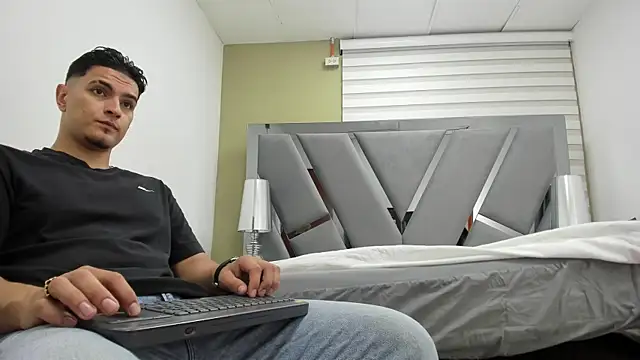 Snapshot of DAVID_VICTORIAA chatting on May 15, 2026, 1:09 pm DAVID VICTORIAA online show from May 15, 2026, 1:09 pm