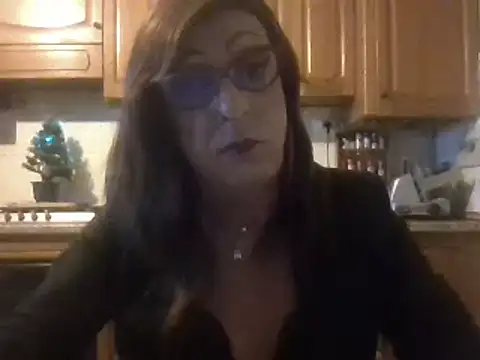 Snapshot of Tiabet chatting on December 18, 2025, 8:45 pm Tiabet online show from December 18, 2025, 8:45 pm