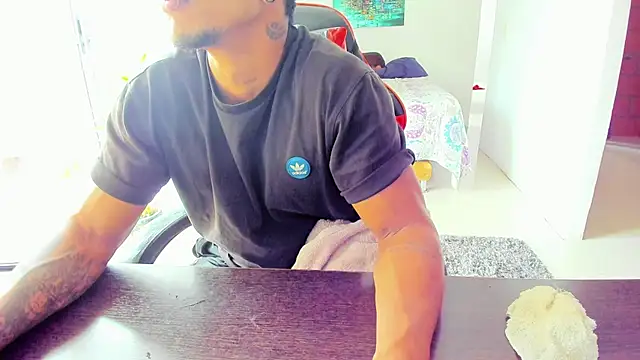 Adam Valenciia online show from September 29, 2025, 5:18 pm