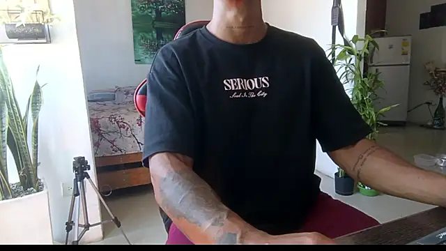 Snapshot of Adam_Valenciia chatting on May 20, 2026, 2:36 pm Adam Valenciia online show from May 20, 2026, 2:36 pm