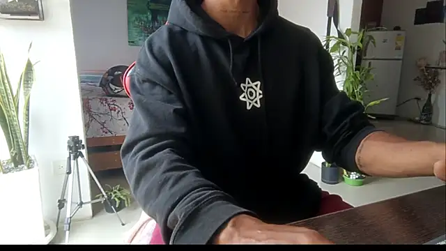 Snapshot of Adam_Valenciia chatting on May 19, 2026, 2:46 pm Adam Valenciia online show from May 19, 2026, 2:46 pm