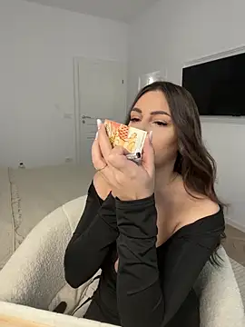 claraxjoyy online show from January 19, 2026, 6:06 am