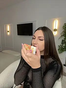 claraxjoyy online show from February 5, 2026, 6:31 am