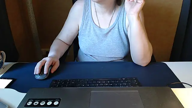 Snapshot of Sweet_Phoenix chatting on May 27, 2026, 7:49 am Sweet Phoenix online show from May 27, 2026, 7:49 am