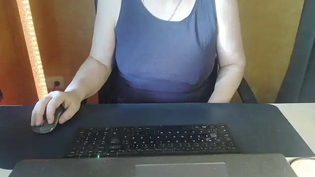 Snapshot of Sweet_Phoenix chatting on May 17, 2026, 6:24 am Sweet Phoenix online show from May 17, 2026, 6:24 am