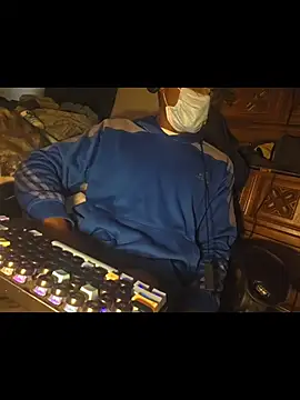 Snapshot of dominatingblacklove chatting on December 17, 2025, 4:23 pm dominatingblacklove online show from December 17, 2025, 4:23 pm