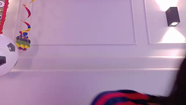 NaomiKlarc online show from June 18, 2026, 11:37 am