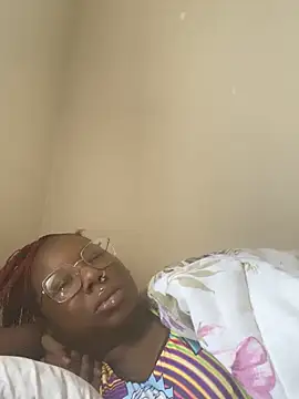 Snapshot of DamnBubbles chatting on February 7, 2025, 7:06 pm DamnBubbles online show from February 7, 2025, 7:06 pm