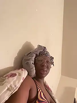 Snapshot of DamnBubbles chatting on February 8, 2025, 4:36 am DamnBubbles online show from February 8, 2025, 4:36 am