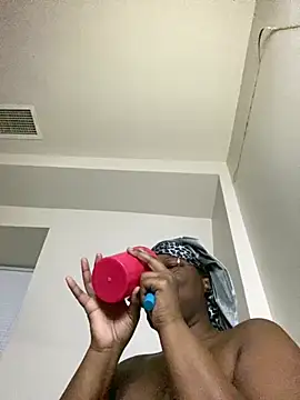 Snapshot of DamnBubbles chatting on January 17, 2025, 6:36 am DamnBubbles online show from January 17, 2025, 6:36 am