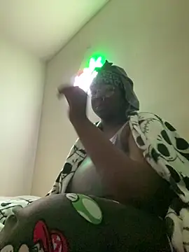 Snapshot of DamnBubbles chatting on February 10, 2026, 3:27 am DamnBubbles online show from February 10, 2026, 3:27 am