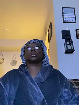 Snapshot of DamnBubbles chatting on March 17, 2025, 11:35 pm DamnBubbles online show from March 17, 2025, 11:35 pm