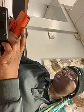 Snapshot of DamnBubbles chatting on January 19, 2025, 9:45 pm DamnBubbles online show from January 19, 2025, 9:45 pm