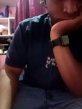 Snapshot of Remo0 chatting on October 4, 2025, 3:57 pm Remo0 online show from October 4, 2025, 3:57 pm