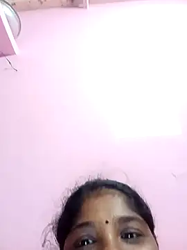 Snapshot of Remo0 chatting on October 6, 2025, 1:23 pm Remo0 online show from October 6, 2025, 1:23 pm