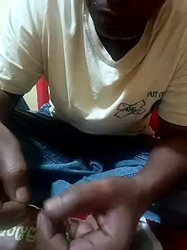 Snapshot of Remo0 chatting on February 12, 2026, 5:13 pm Remo0 online show from February 12, 2026, 5:13 pm