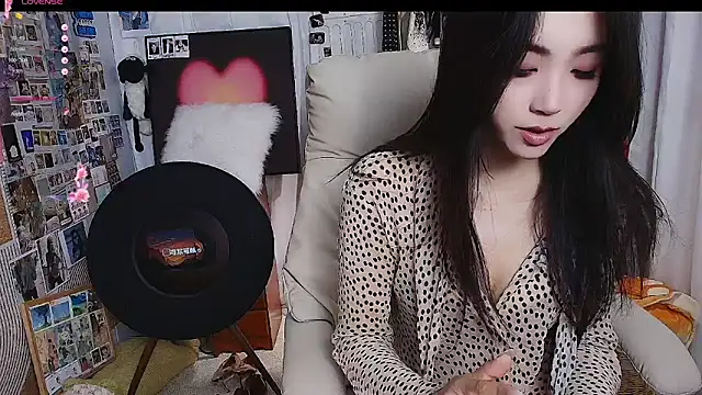 Snapshot of xiaotiantian-76 chatting on December 5, 2025, 1:05 am xiaotiantian-76 online show from December 5, 2025, 1:05 am