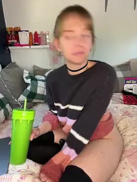 thigh hi online show from March 11, 2025, 4:40 pm