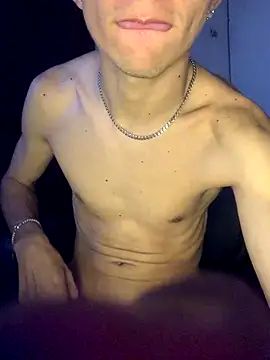 Snapshot of gabrielzinnnn085 chatting on October 22, 2025, 9:24 pm gabrielzinnnn085 online show from October 22, 2025, 9:24 pm