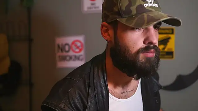 Snapshot of HairyRobxxx chatting on November 30, 2025, 4:19 pm HairyRobxxx online show from November 30, 2025, 4:19 pm