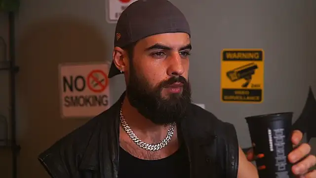 Snapshot of HairyRobxxx chatting on November 28, 2025, 10:32 pm HairyRobxxx online show from November 28, 2025, 10:32 pm