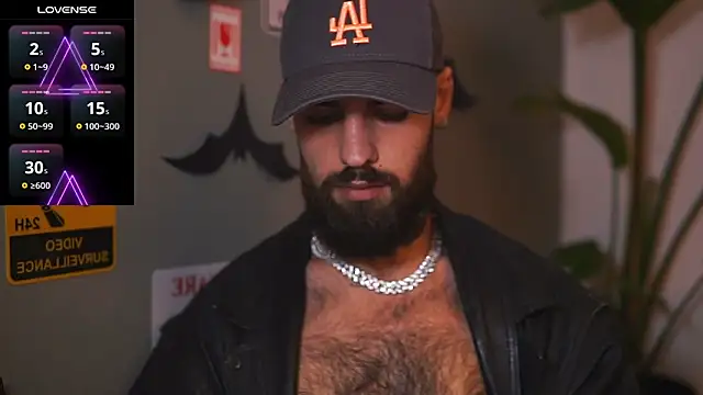 Snapshot of HairyRobxxx chatting on November 4, 2025, 4:22 pm HairyRobxxx online show from November 4, 2025, 4:22 pm