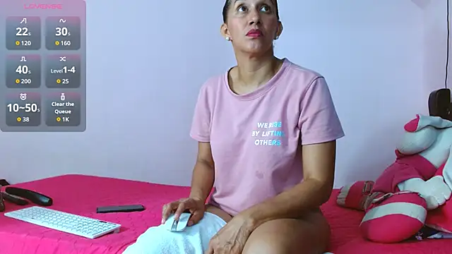 Snapshot of latinabueno41 chatting on October 16, 2025, 12:41 am latinabueno41 online show from October 16, 2025, 12:41 am