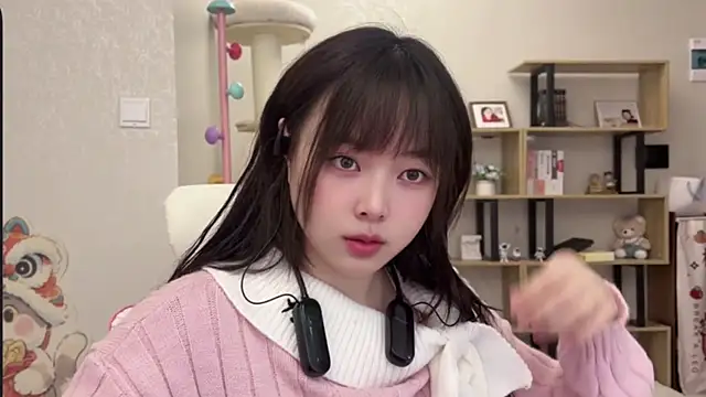 Chenjing0 online show from November 19, 2025, 3:17 am