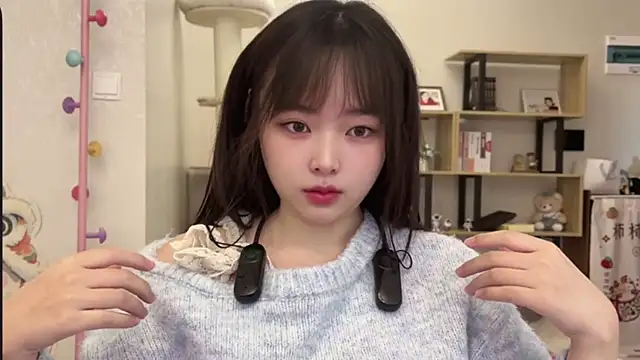 Chenjing0 online show from November 22, 2025, 4:22 am