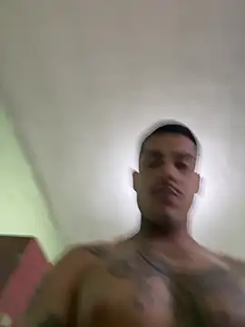 Snapshot of TiagopirocudoMG chatting on April 15, 2026, 5:17 pm TiagopirocudoMG online show from April 15, 2026, 5:17 pm